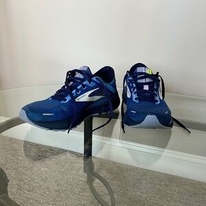 Brooks Adrenaline GTS 22